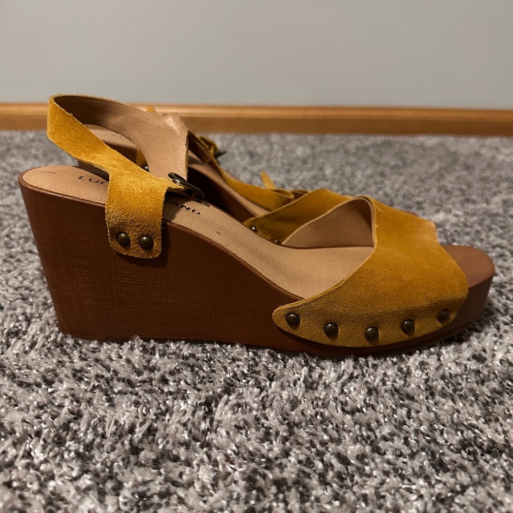 Lucky Brand Zashti Wedge - Yellow Suede W8.5